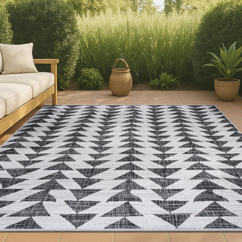 JONATHAN Y Andratx Ivory/Black 4 ft. x 6 ft. Modern Tribal Geometric Indoor/Outdoor Area Rug SMB126D-4