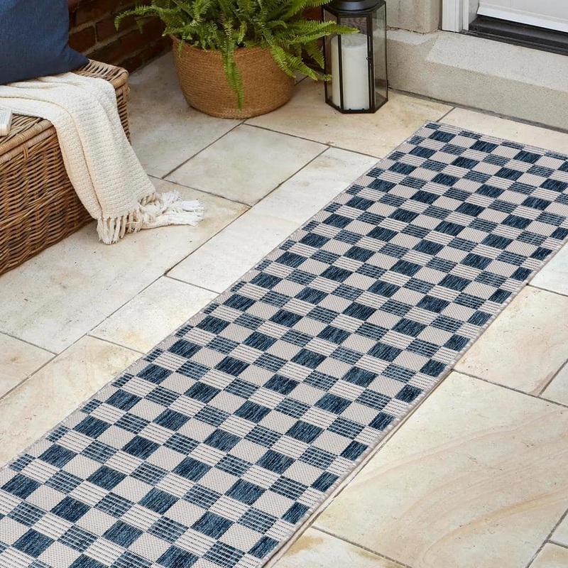 JONATHAN Y Aimee Navy/Cream 2 ft. x 8 ft. Traditional Cottage Checkerboard Indoor/Outdoor Runner Rug TSN204B-28
