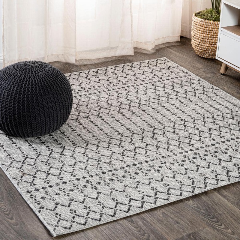 JONATHAN Y Ourika Moroccan Geometric Textured Weave Light Gray/Black 4 ft. x 4 ft. Indoor/Outdoor Area Rug SMB108E-4SQ