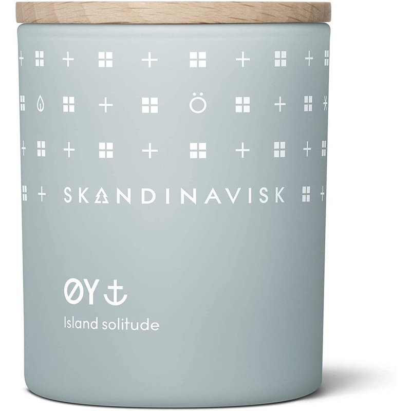 Skandinavisk Y ‘Island’ mini scented candle. Fragrance notes: crabapple and dog rose water moss and green leaves. 65 g. y ‘Island’ 65g