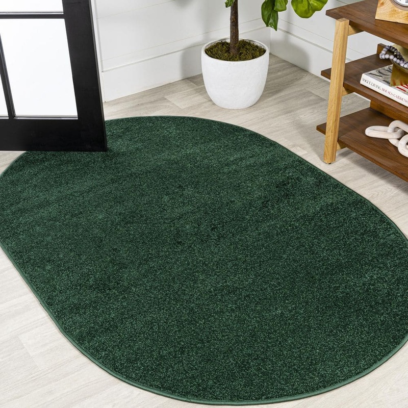 JONATHAN Y Haze Solid Low-Pile Emerald 4 ft. x 6 ft. Oval Area Rug SEU100L-4OV