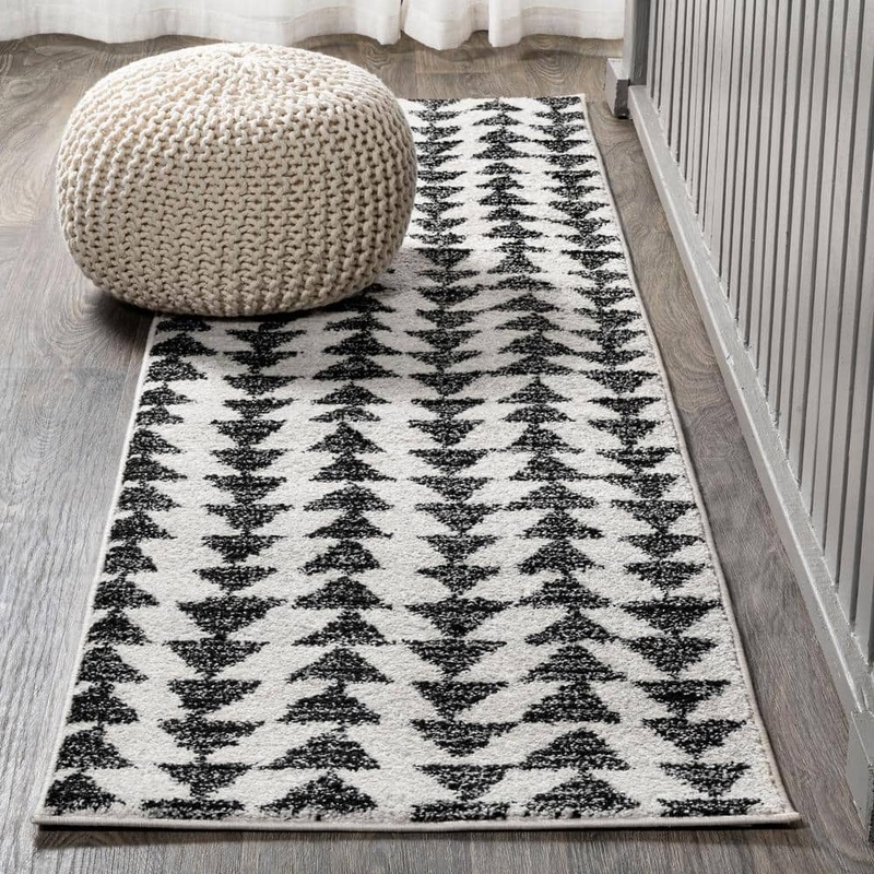 JONATHAN Y Aisha Moroccan Triangle Geometric Cream/Black 2 ft. x 8 ft. Runner Rug MOH206A-28