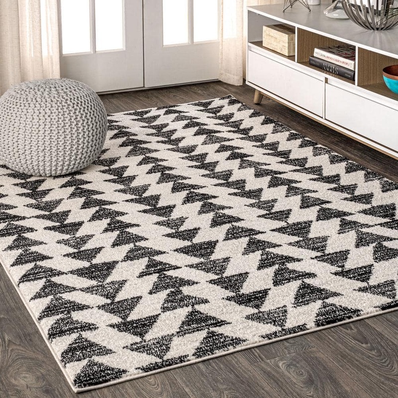 JONATHAN Y Aisha Moroccan Triangle Geometric Cream/Black 4 ft. x 6 ft. Area Rug MOH206A-4