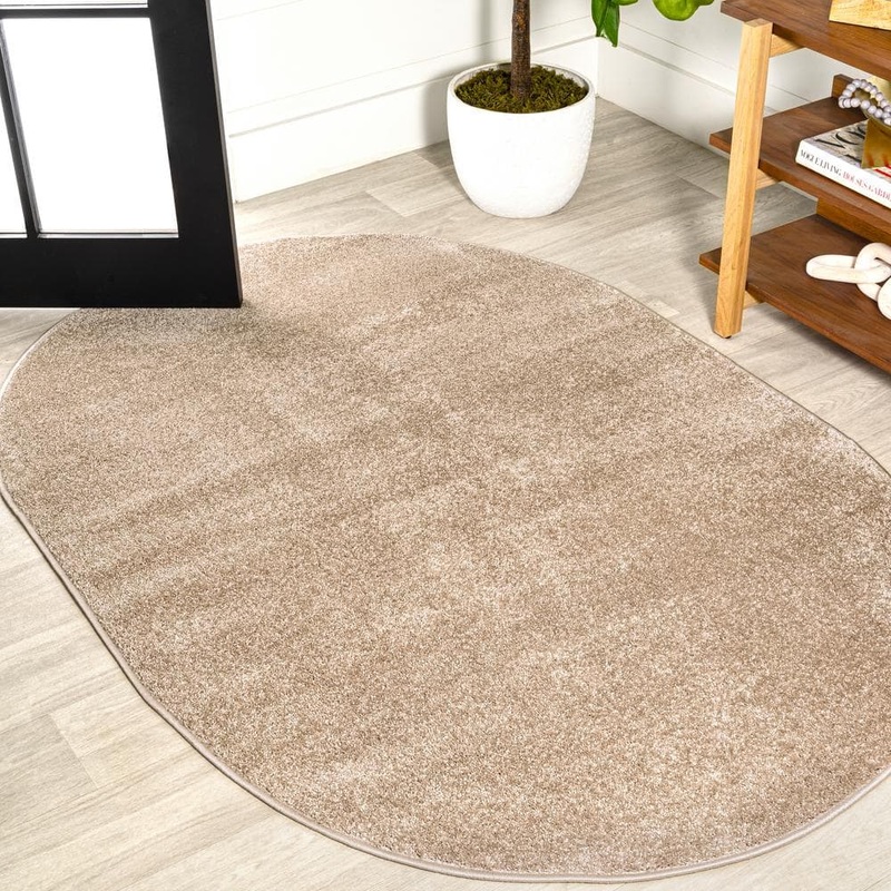 JONATHAN Y Haze Solid Low-Pile Beige 5 ft. x 8 ft. Oval Area Rug SEU100G-5OV