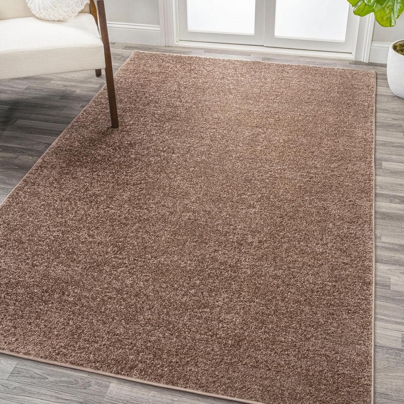 JONATHAN Y Haze Solid Low-Pile Brown 4 ft. x 6 ft. Area Rug SEU100J-4