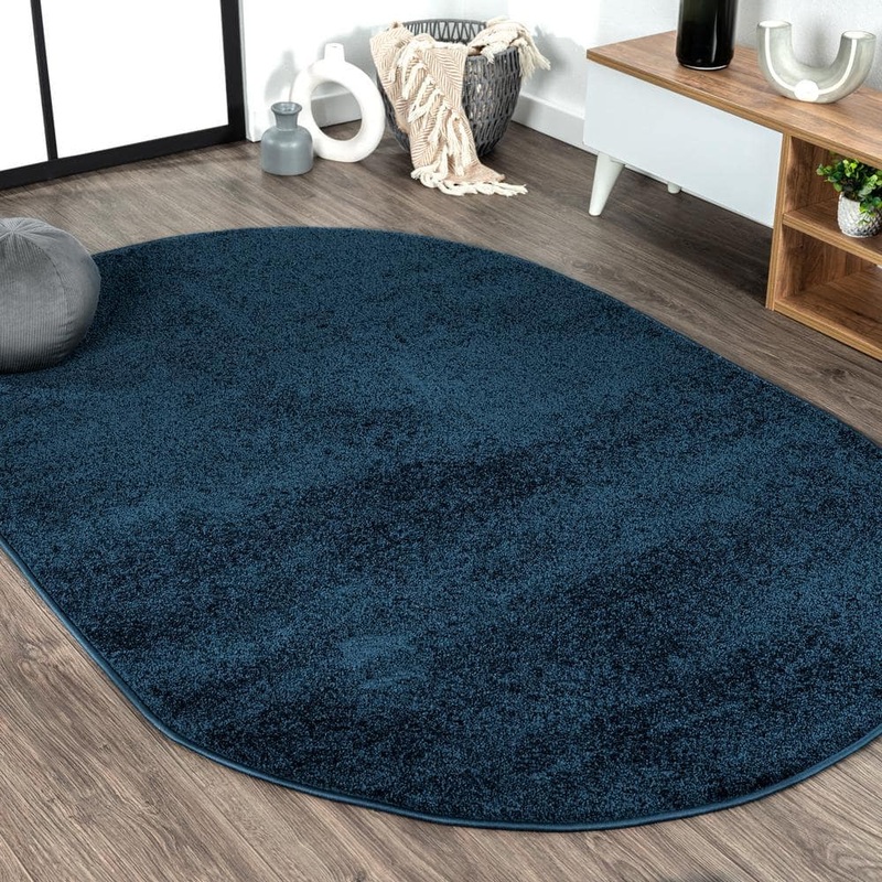 JONATHAN Y Haze Solid Low-Pile Navy 6 ft. x 9 ft. Oval Area Rug SEU100C-6OV