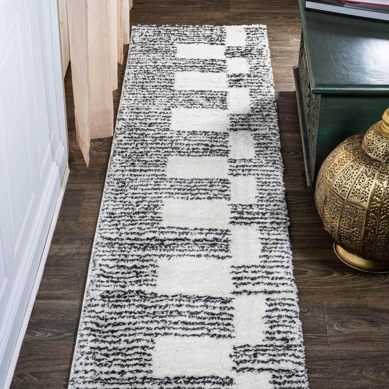 JONATHAN Y Petra White/Black 2 ft. x 10 ft. Abstract Stripe Geometric Shag Runner Rug MOH407A-210