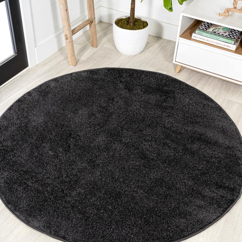JONATHAN Y Haze Solid Low-Pile Black 8 ft. Round Area Rug SEU100I-8R