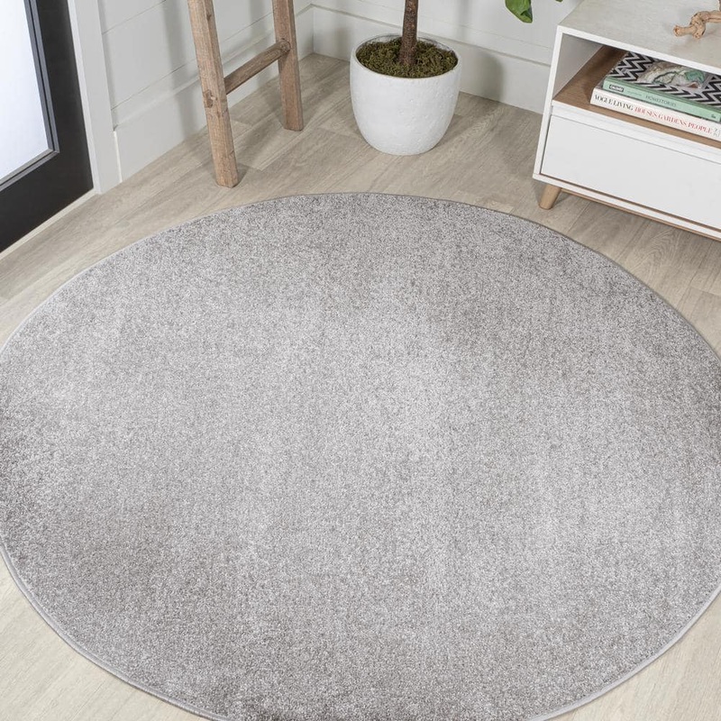 JONATHAN Y Haze Solid Low-Pile Light Gray 6 ft. Round Area Rug SEU100K-6R