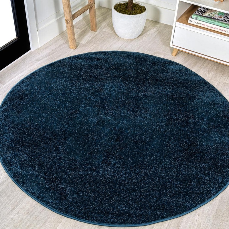JONATHAN Y Haze Solid Low-Pile Navy 4 ft. Round Area Rug SEU100C-4R