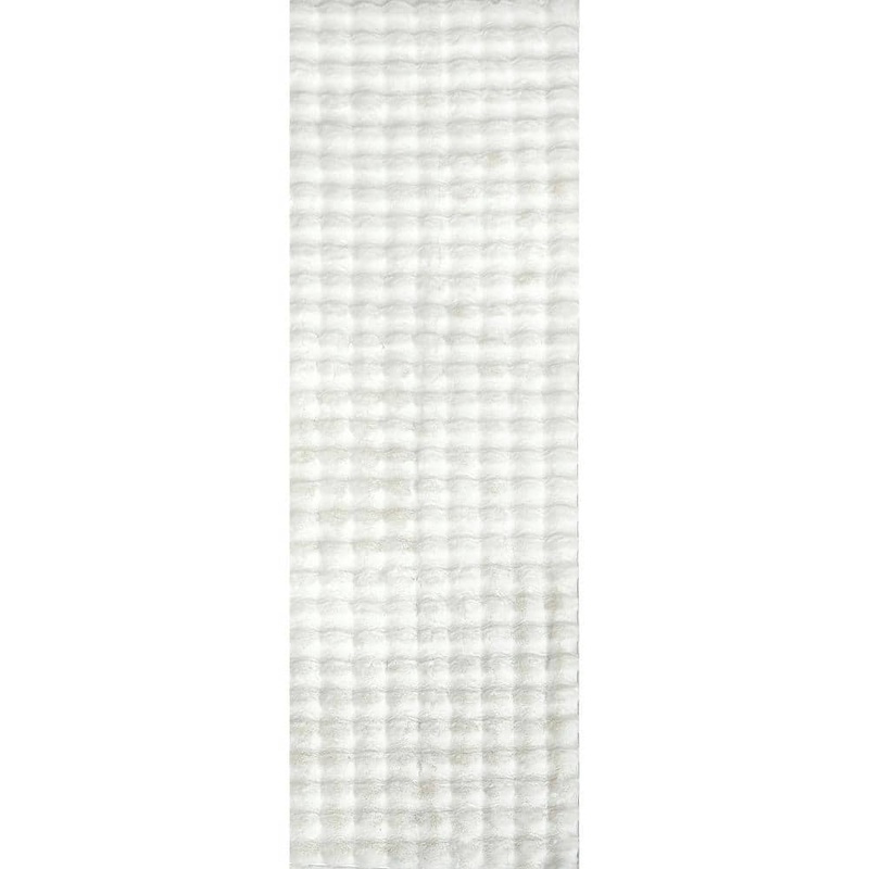 nuLOOM Jeni Solid Faux Rabbit Machine Washable White 2 ft. 6 in. x 8 ft. Runner Rug HJWR02A-2608